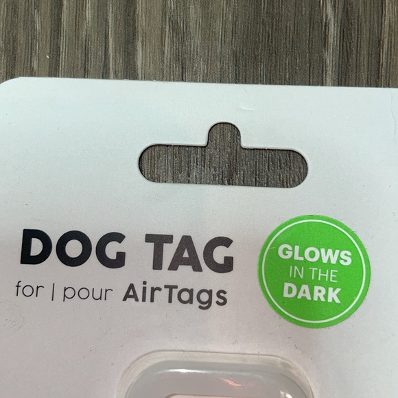 (New) Case-Mate Dog Tag for AirTag (Glows in the dark) - Picture 3 of 3
